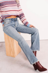Elara Mid Rise Bootcut Judy Blue Jeans (Medium)